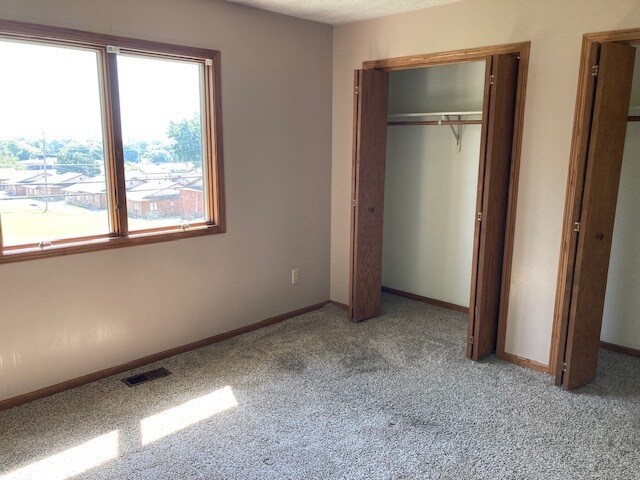 Building Photo - 3915 Central Ave