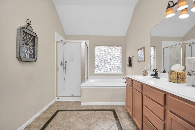 Building Photo - 3311 Raintree Village Dr