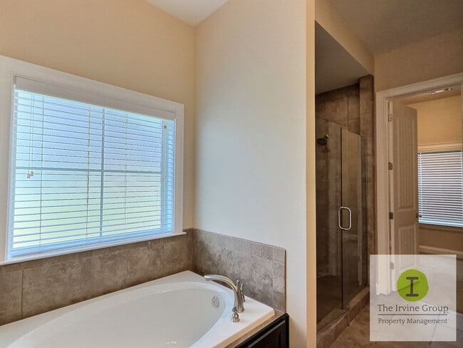 Building Photo - 6 bed, 3.5 bath in Prattville!