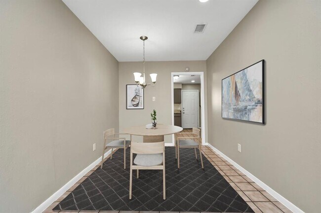 Building Photo - 1736 Crestdale Dr