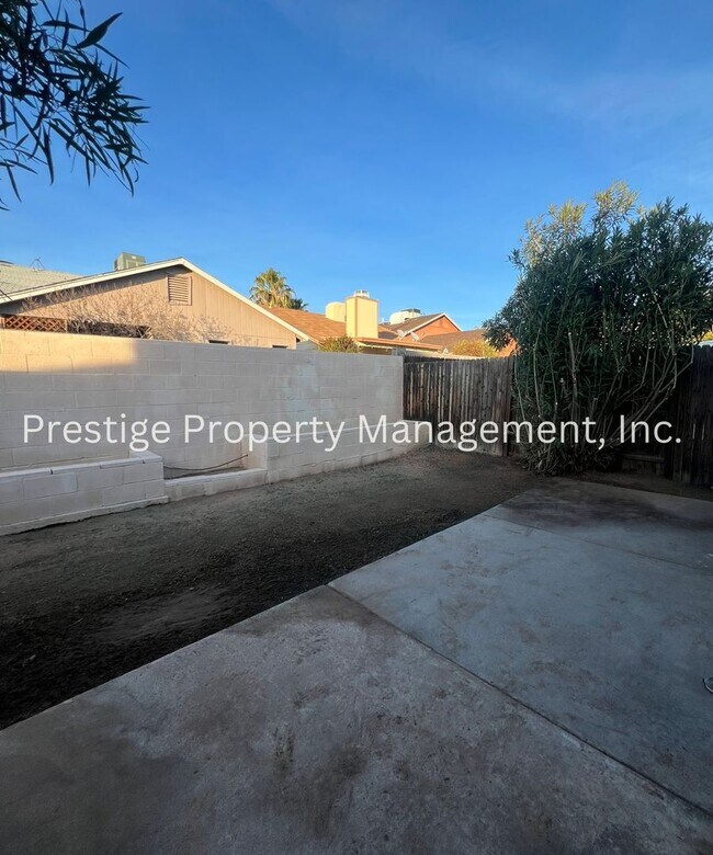 Building Photo - Wonderful Townhouse Located in the Northwest!!!