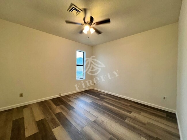 Building Photo - 410 S El Cajon Cir
