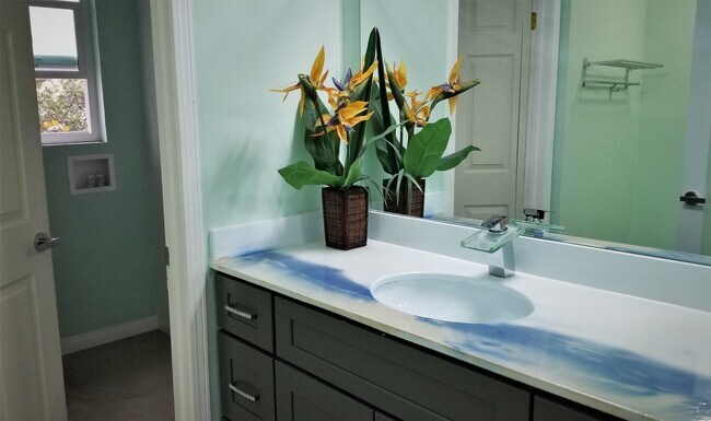 Building Photo - 4 Bedrooms, 3 Baths, 2,809 sq. ft. Home in Canoga Park