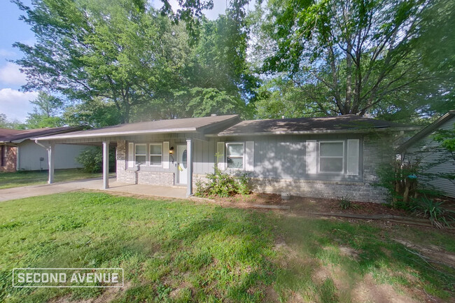 Building Photo - 2204 Carywood Dr