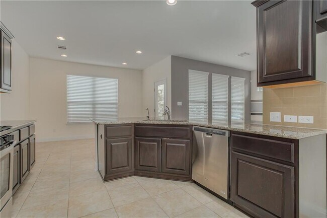 Building Photo - 3651 Sandy Brook Dr