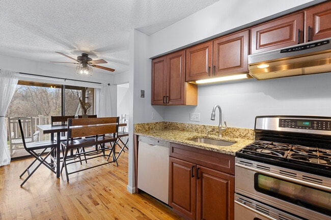 Building Photo - 109 Peddlers Dr