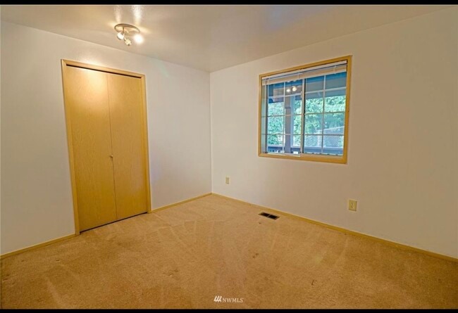 Building Photo - 11219 4th Pl S