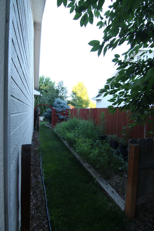 Building Photo - 3BR 2BA Contemporary Living - Meridian