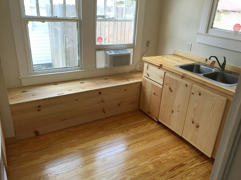 Building Photo - 821 N 8th St