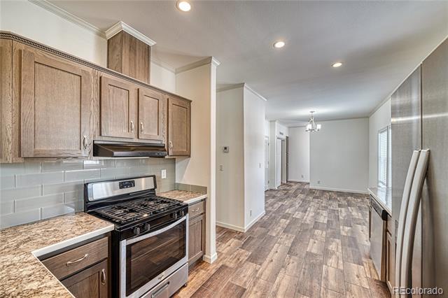 Building Photo - 904 W 6th St