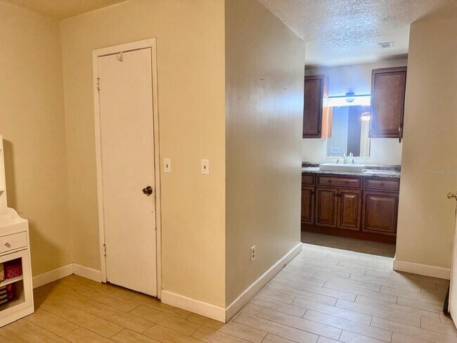 Building Photo - 5424 Serene Ln