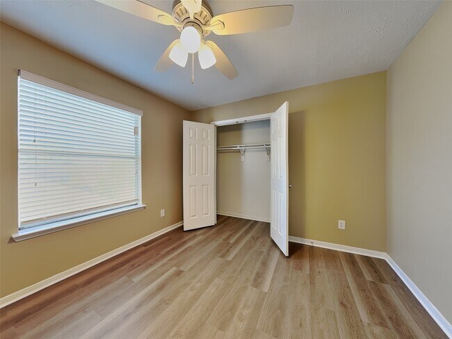 Building Photo - 22806 Tara Way Dr