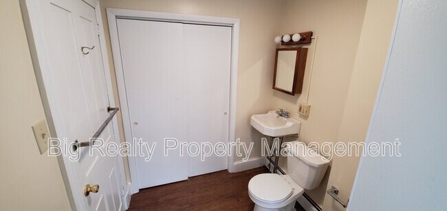 Building Photo - 128 New St