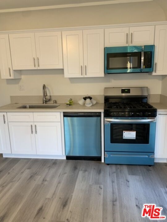 Building Photo - 627 W 79th St