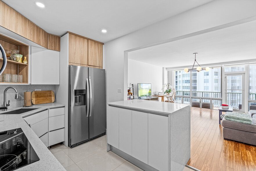 Building Photo - 1408 Brickell Bay Dr