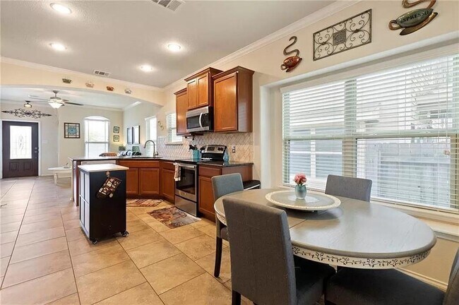 Building Photo - 156 Golden Eagle