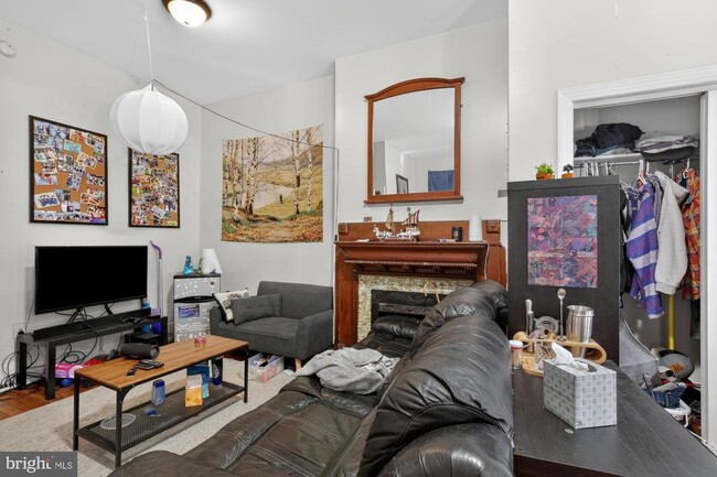 Building Photo - 4011 Pine St