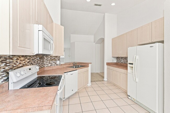 Building Photo - 2821 Maguire Dr