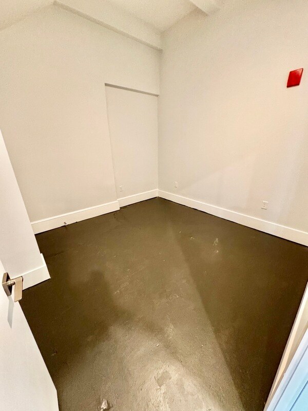 Building Photo - 101 S Main St