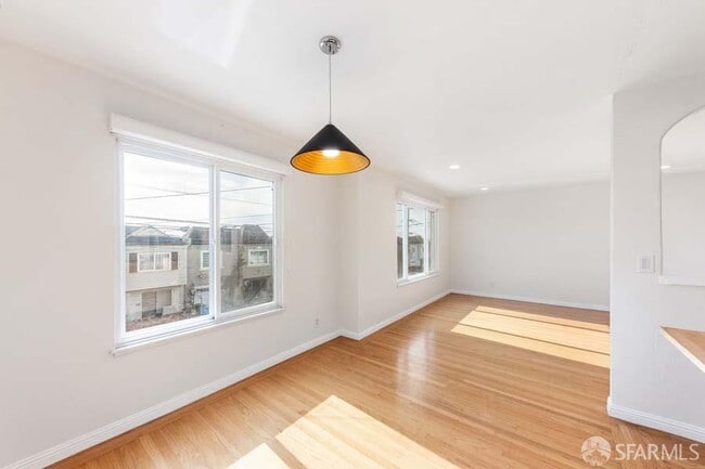 Building Photo - 346 Mangels Ave