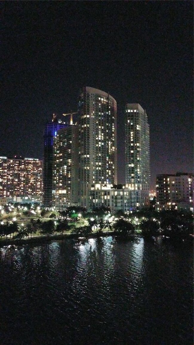 Building Photo - 1900 N Bayshore Dr