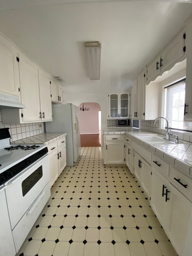 Building Photo - 5802 Arboga Rd