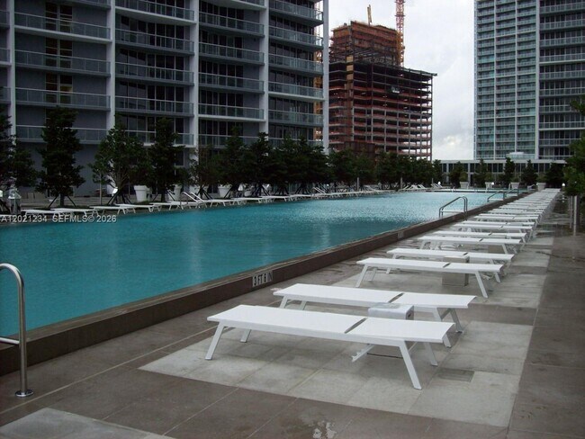 Building Photo - 475 Brickell Ave