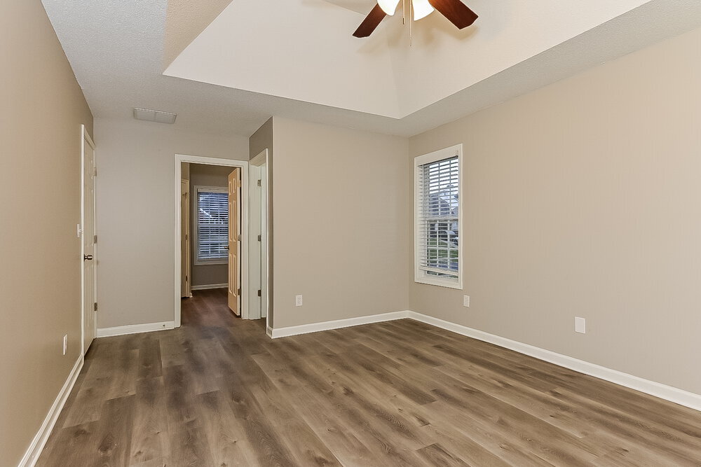 Building Photo - 915 Castlerock Way