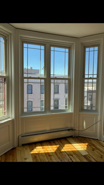 Building Photo - 184 1st St