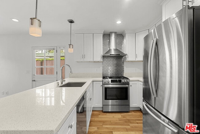 Building Photo - 838 Hilldale Ave