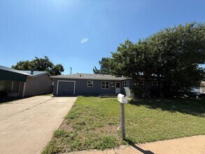 Building Photo - 4 Bed 2 Bath Home! In Highland School Dist...