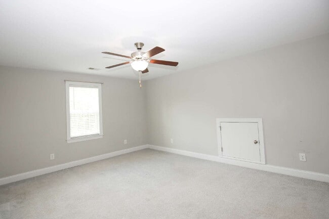 Building Photo - 25 Forrest Dr