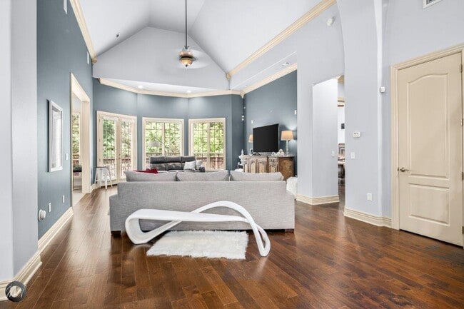Building Photo - 5106 S Sloan Cir