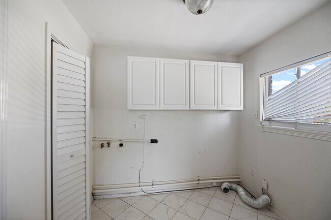 Building Photo - 15915 Mueschke Rd