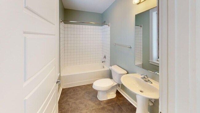 Building Photo - 3867 Lafayette Ave