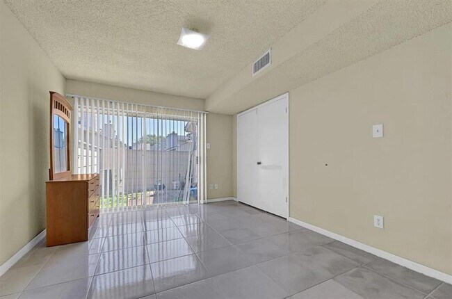 Building Photo - 13026 Leader St