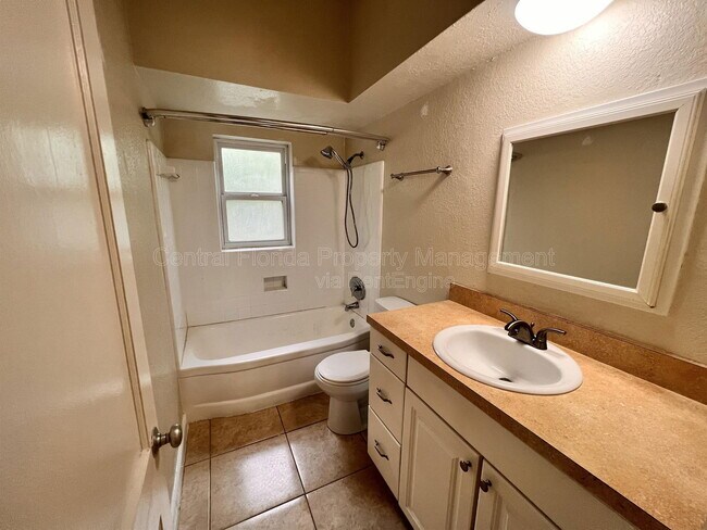 Building Photo - 253 Ashwood Dr