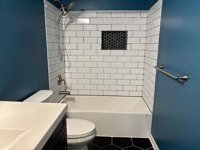Building Photo - 5895 Mill Oak Dr