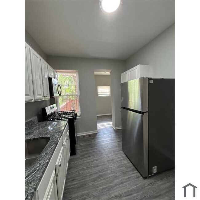 Building Photo - 4 Bedroom Rehabbed Home