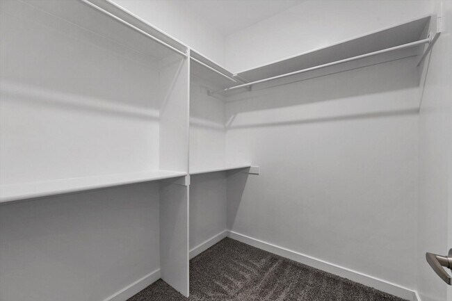 Building Photo - 721 E Zekes Ct