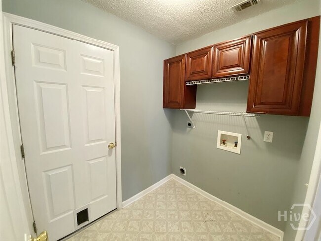 Building Photo - 197 Lewis Dr