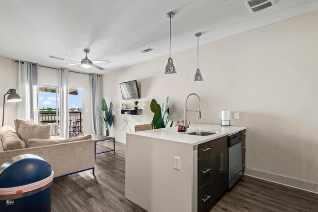 Building Photo - 455 14th St NW