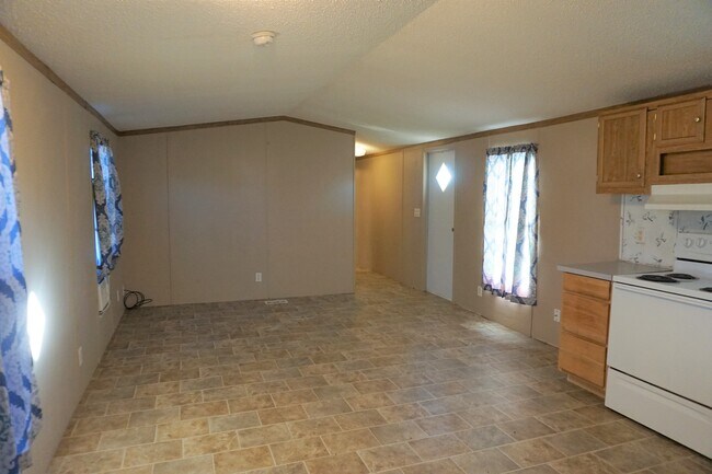 Building Photo - 410 S Elm St
