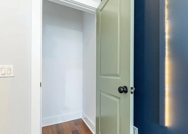 Building Photo - 9026 W Avalon Dr