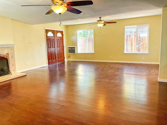 Primary Photo - 664 Hamilton Ln