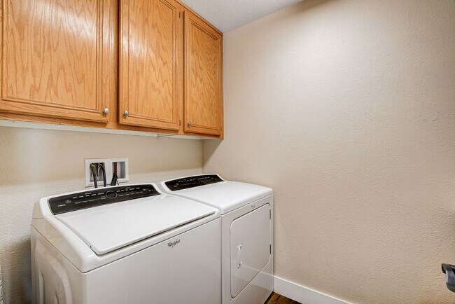 Building Photo - QUALITY FULLY FURNISHED SEVEN HILLS HOME WITH A PRIVATE POOL AND SPA