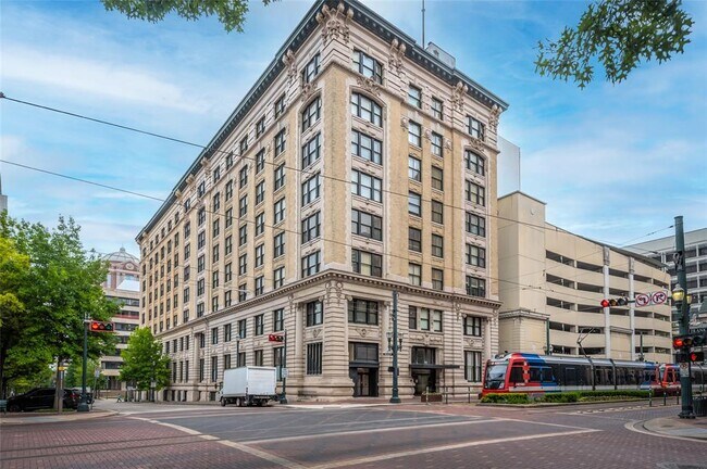 Building Photo - 201 Main St