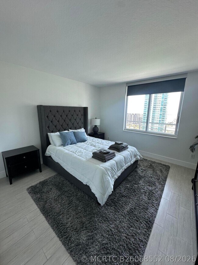 Building Photo - 325 S Biscayne Blvd