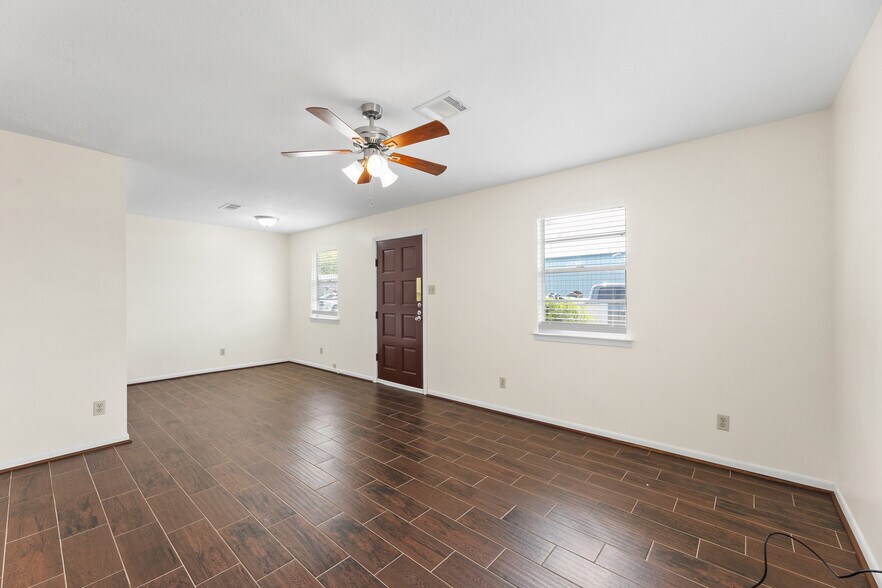 Building Photo - 717 Cedar Bayou Rd