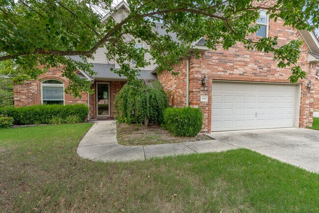 Building Photo - Furnished beautiful 4bd/2.5bth home located in the Clabber Creek Subdivision!! Open to various le...